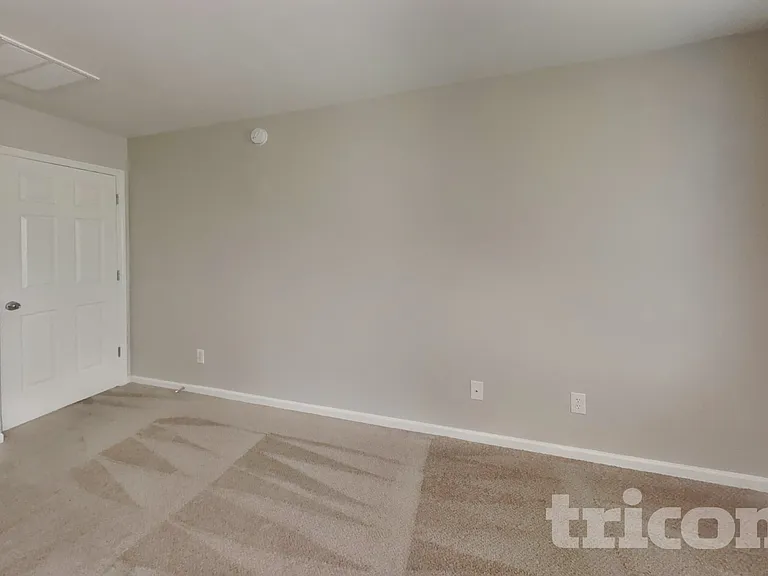 910 Statler Dr — Photo 7
