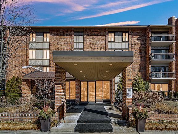 2nd image of 201 Lake Hinsdale Dr APT 304