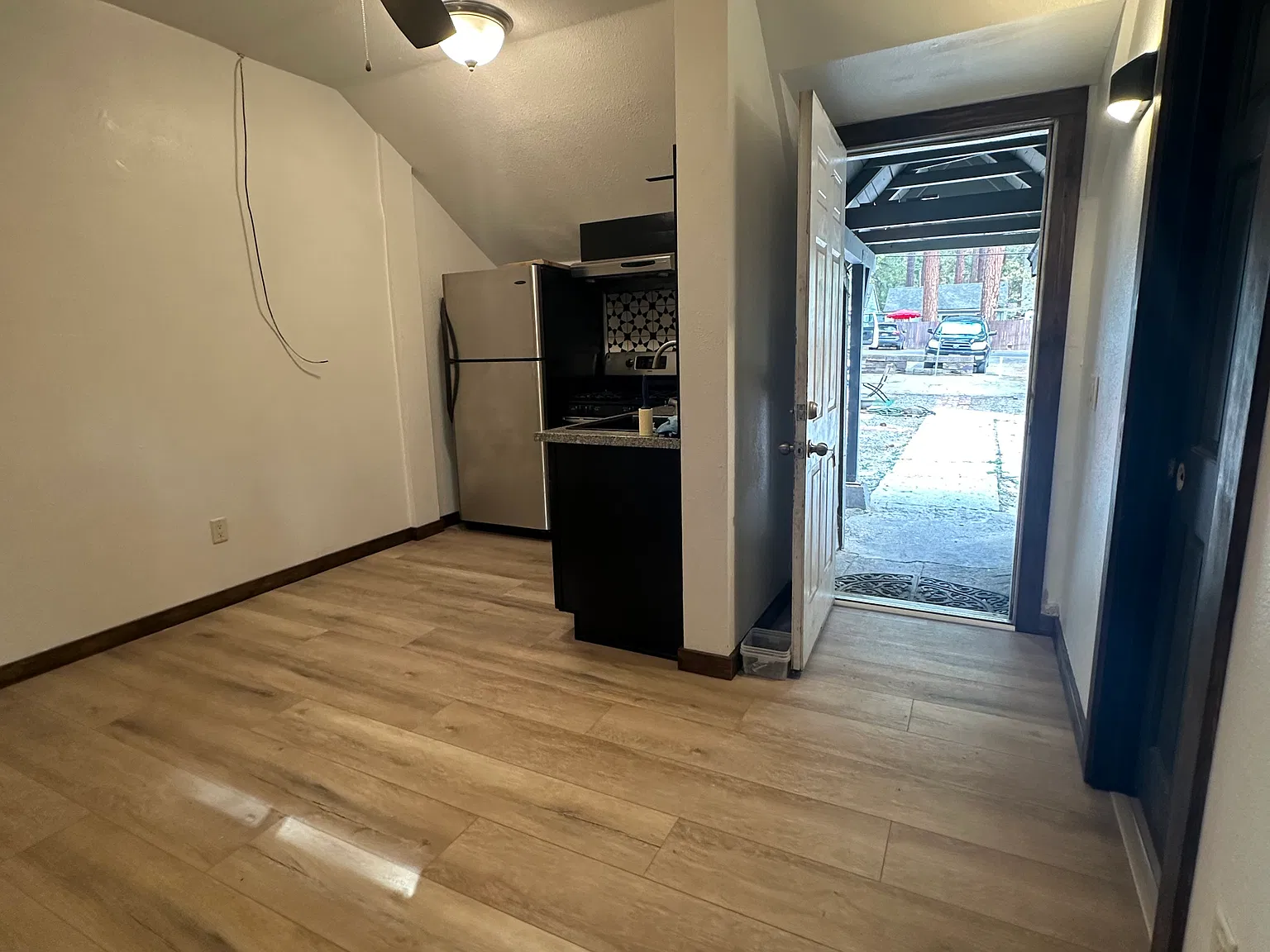 2 bed, 700 sqft, $2,050 — Photo 3