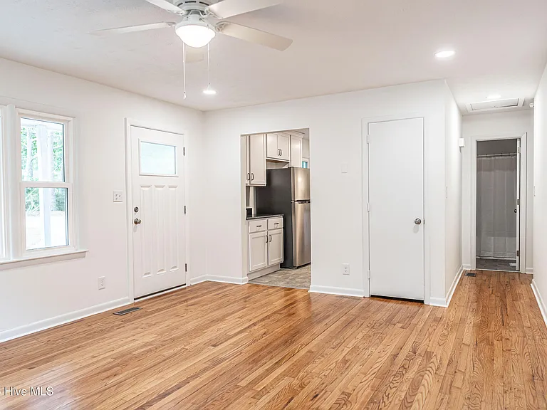 1290 W Wisconsin Ave — Photo 17