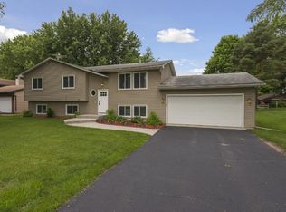 3109 Mount Ridge Rd, Roseville, MN 55113