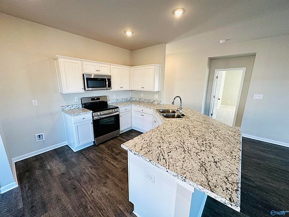 3rd image of 121 Jerrie Lynn Blvd