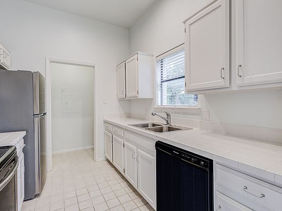 4th image of 4030 Holland Ave APT 6