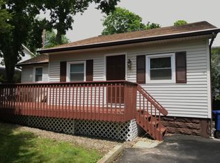 4 Dublin Hill Rd, Lake Hopatcong, NJ 07849