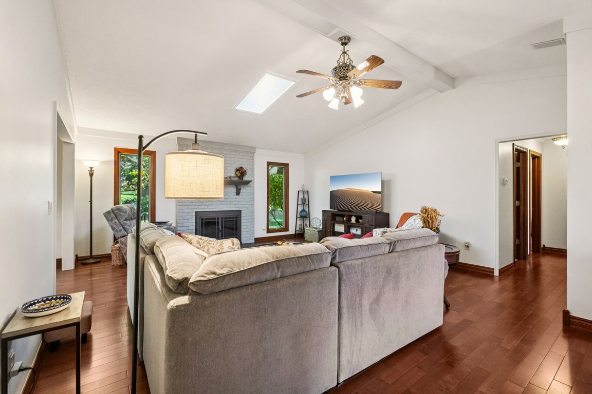 next background image