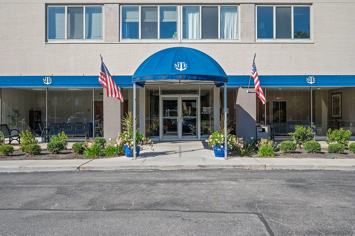 Building Photo - 12520 Edgewater Dr #1610