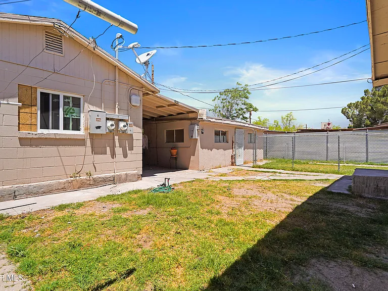 209 N Seville Dr #B — Photo 20