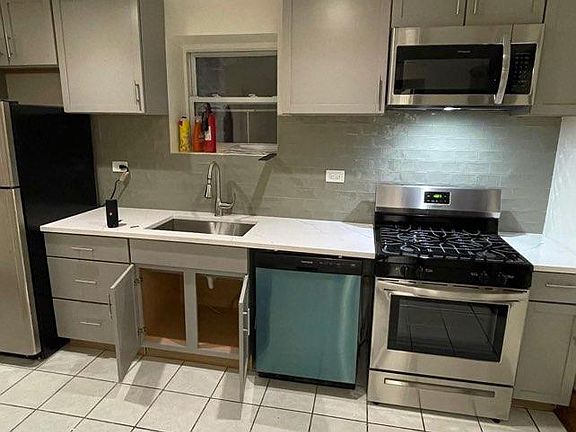3rd image of 1019 N Mozart St