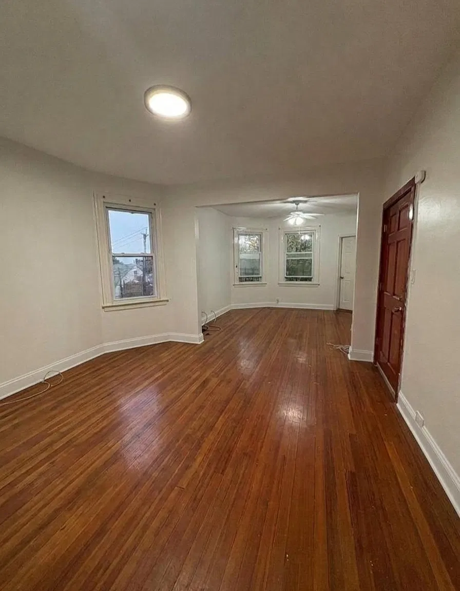 3 bed, 900 sqft, $2,900 — Photo 2