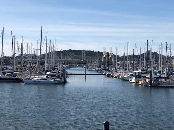 22 Marina Lakes Dr, Richmond, CA 94804