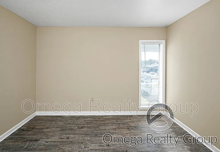 South Court Apartments — Photo 21