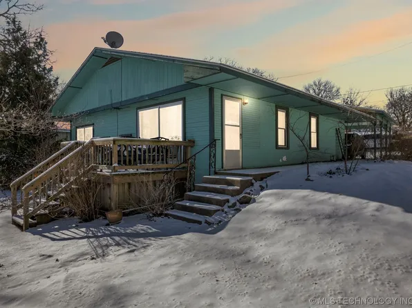 1323 Wood St, Grove, OK 74344