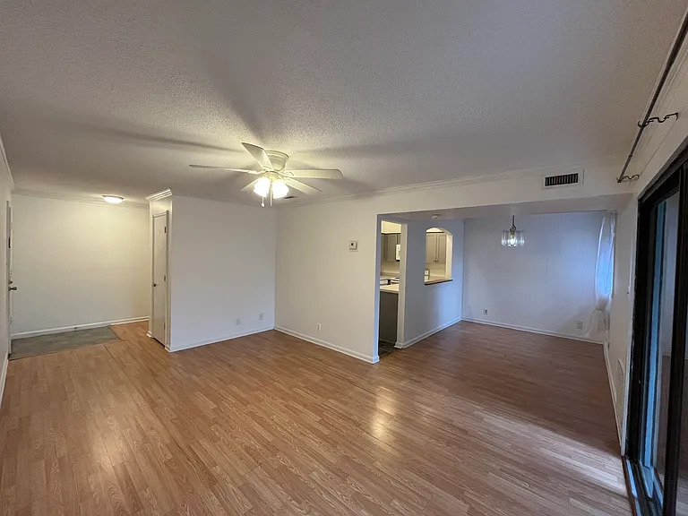 10301 N Kings Hwy #21-6 — Photo 2