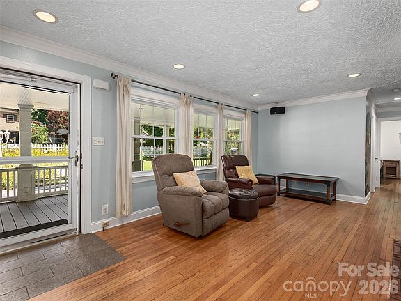 5th image of 8 Mulberry Ct