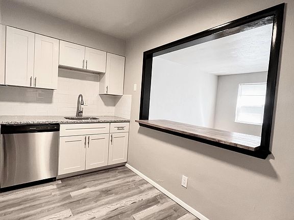 4th image of 4250 Miami St #4