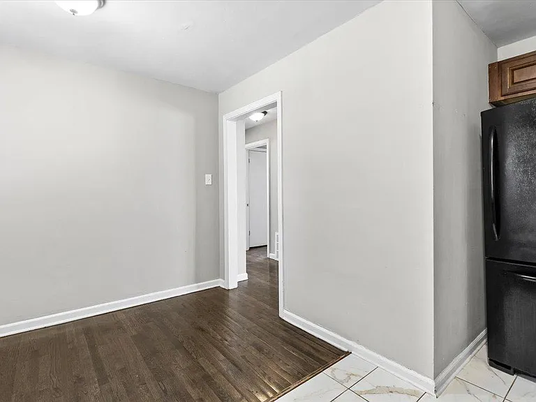 8023 Garfield Ave — Photo 10
