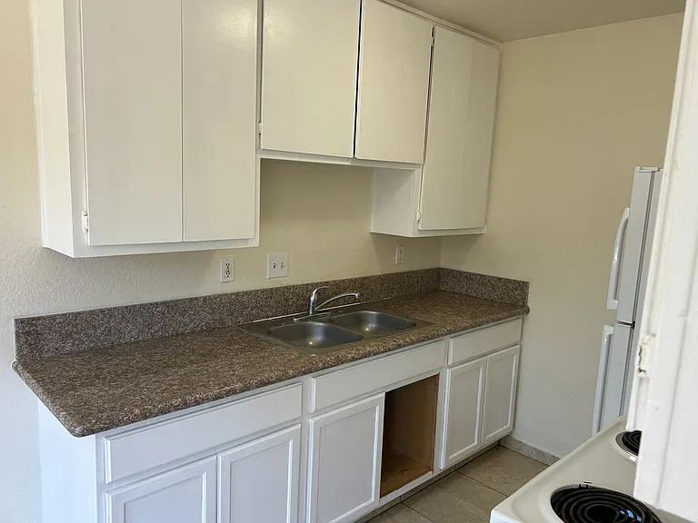 437 Grand Ave #14 — Photo 8