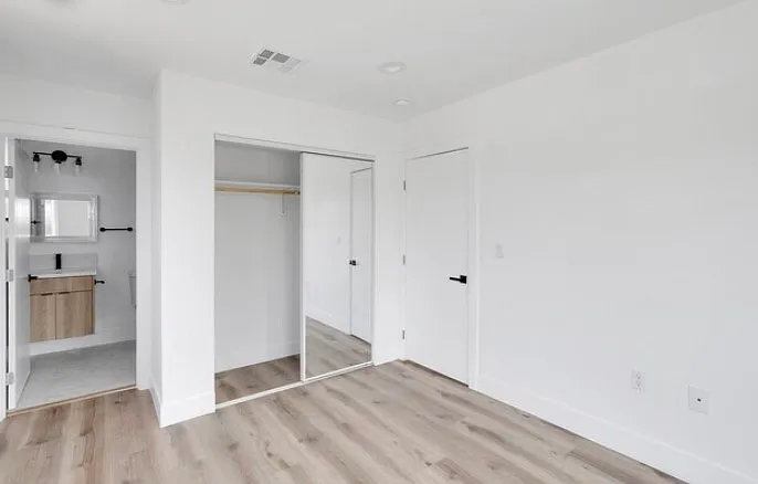 1148 N Sycamore Ave — Photo 12