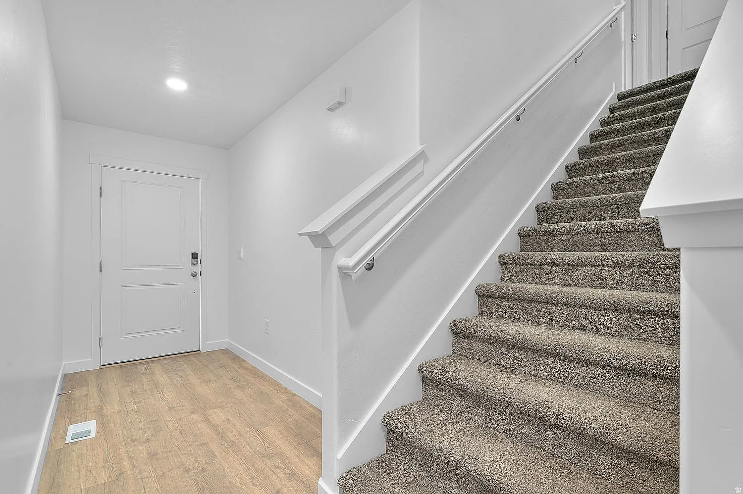 3 bed, 2.5 bath, 2187 sqft, $2,200 — Photo 3