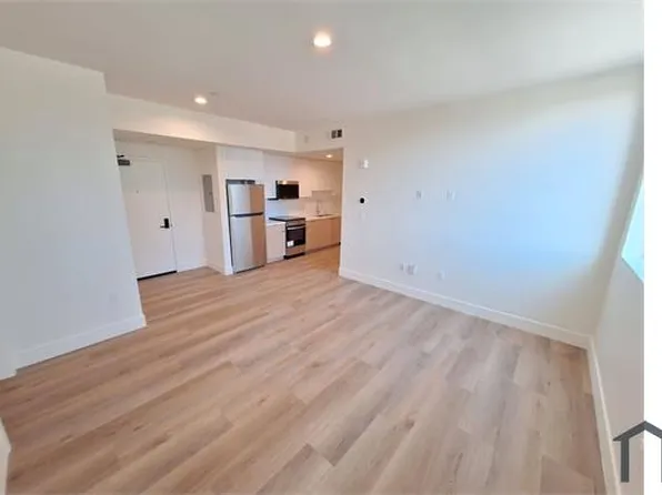 16136 Devonshire St #303, Granada Hills, CA 91344