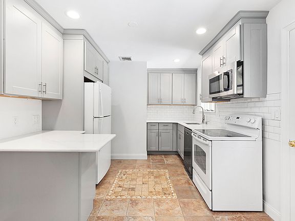 5th image of 85 Crystal Dr #Eh