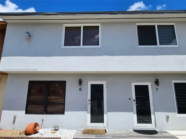 8360 NW 8th St APT 6-2, Miami, FL 33126