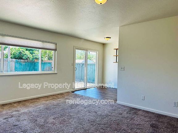 5th image of 9012 Alderson Ave