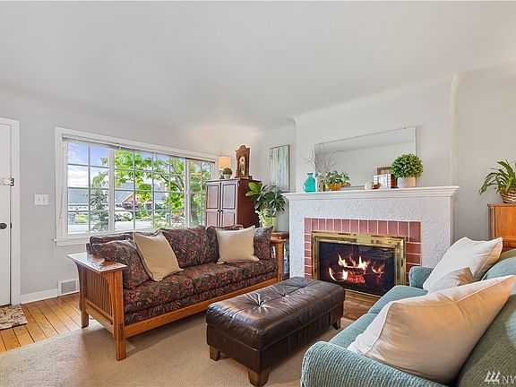 2nd image of 727 Hoyt Ave