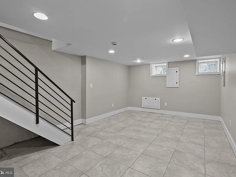 2142 N Percy St — Photo 23