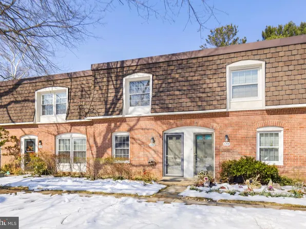 8218 Carrleigh Pkwy #10, Springfield, VA 22152