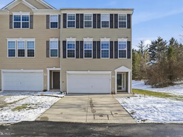 2164 Golden Eagle Dr, York, PA 17408
