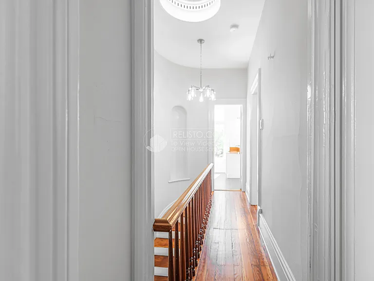 569 Capp St — Photo 17
