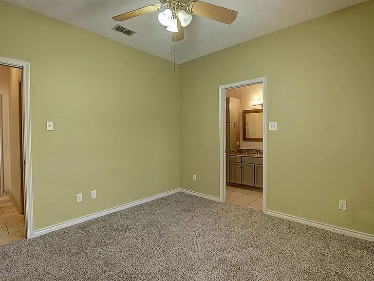 7642 Dallas St — Photo 43