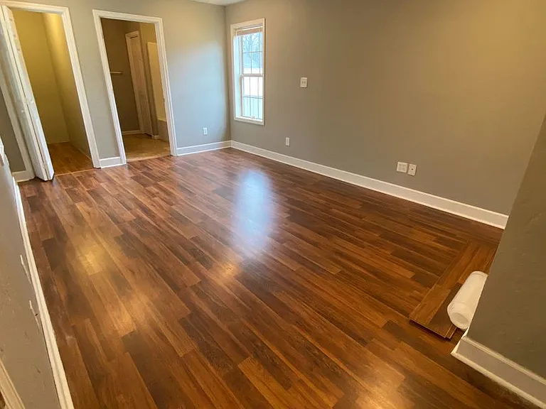 704 Francis St E — Photo 5