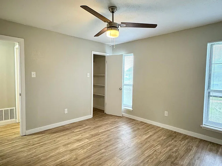 1405 Seville Dr — Photo 19
