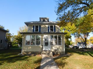 306 S 7th St, Olivia, MN 56277