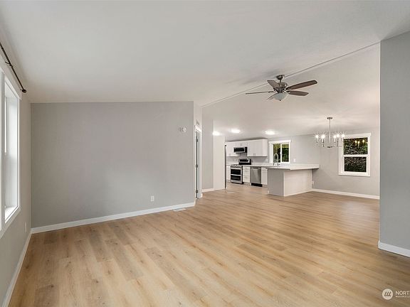 4th image of 2218 205th Avenue SW