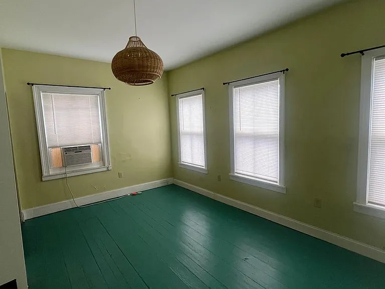 169 E Pomfret St — Photo 2