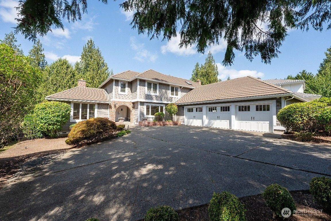 14017 205th Avenue NE — Bear Creek Country Club