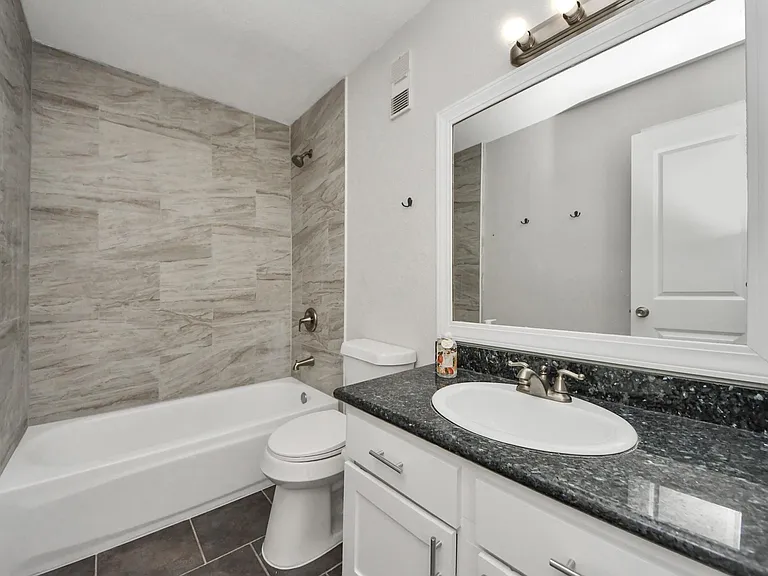 1818 Augusta Dr #14 — Photo 21
