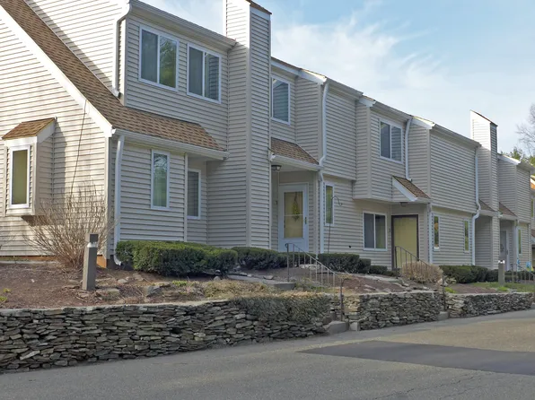 11 Macintosh Ln, Ansonia, CT 06401