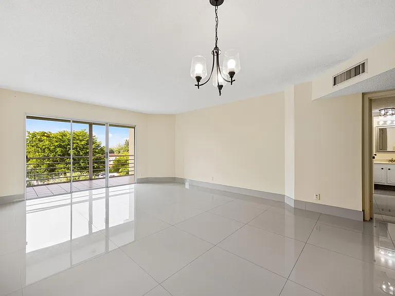 3590 Via Poinciana #510 — Photo 17