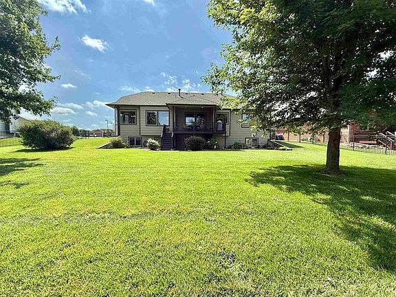 3rd image of 3005 N Stone Lake Dr