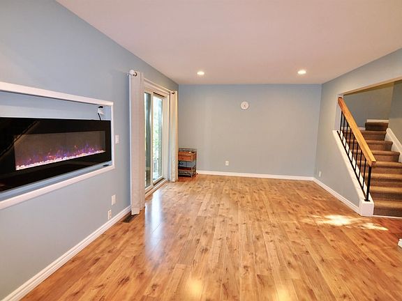 4th image of 2607 Meade Ct