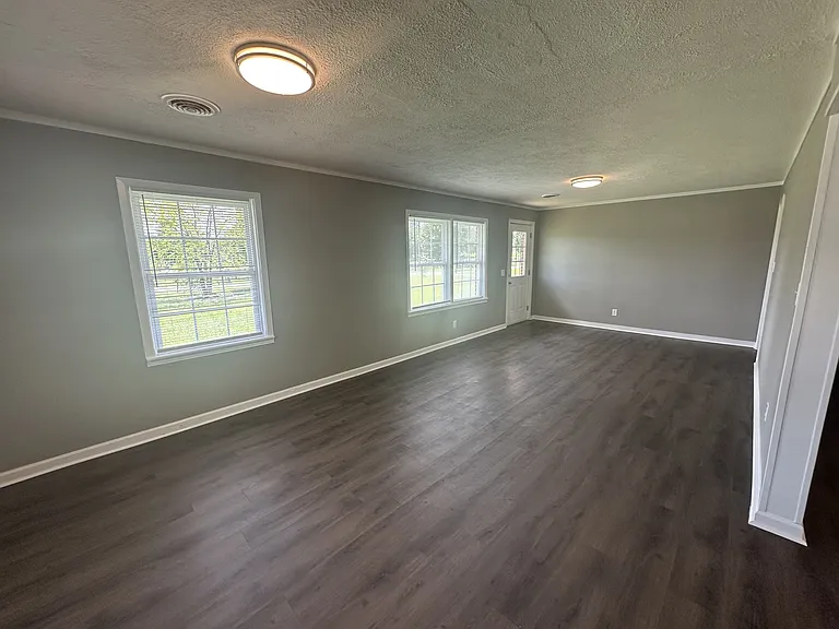 104 Glendale Ave — Photo 3