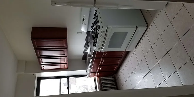 Rented by Perl Group Real Estate | media 4