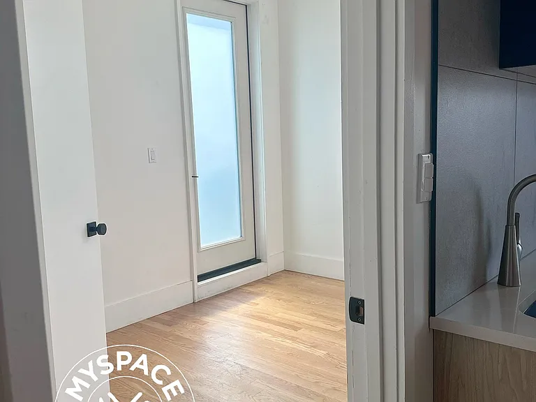1520 Saint Johns Pl #5 — Photo 6