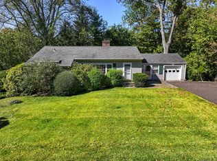 9 Flicker Ln, Norwalk, CT 06853