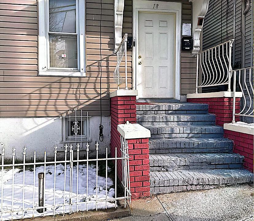 1st image of 18 Arverne Ter Floor 1