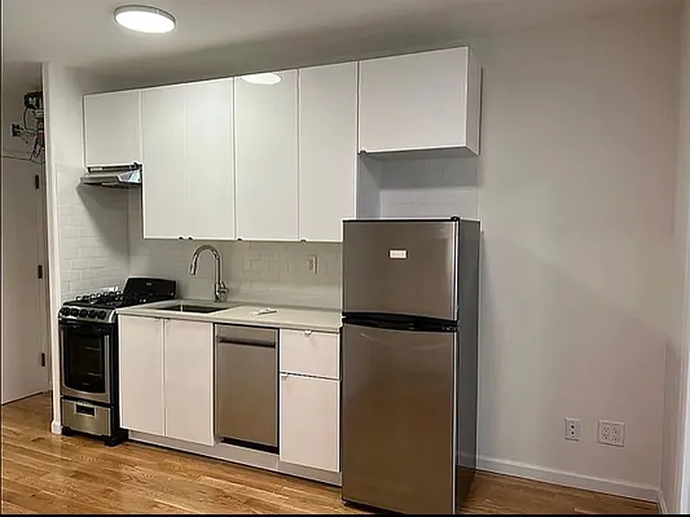 41 Carmine St #10 — Photo 1